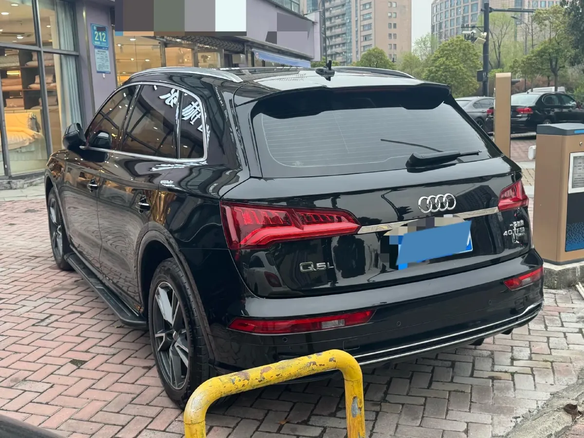 2020 Audi Q5L 2.0T 190HP L4 7DCT,autocango,china used car exporter,china ev exporter,chinese used car exporter,chinese used ev exporter