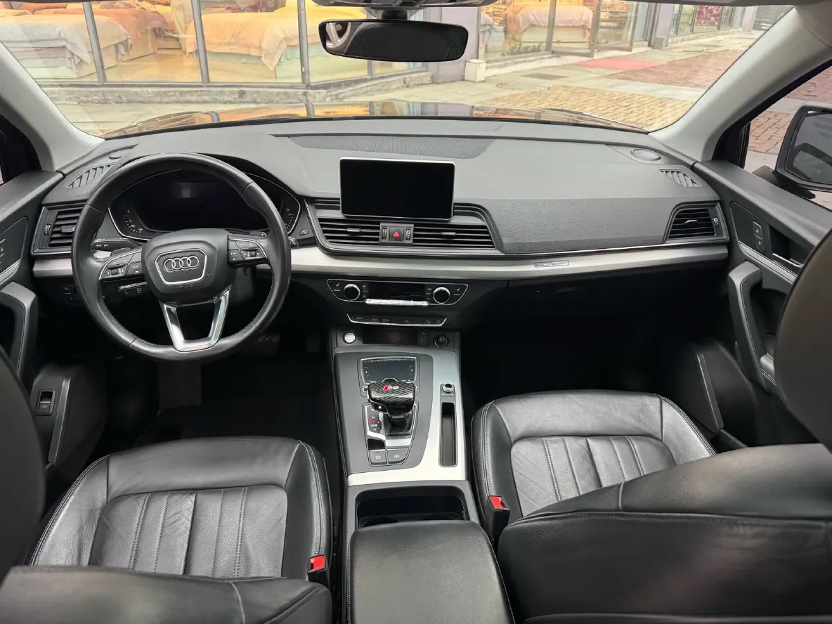 2020 Audi Q5L 2.0T 190HP L4 7DCT,autocango,china used car exporter,china ev exporter,chinese used car exporter,chinese used ev exporter