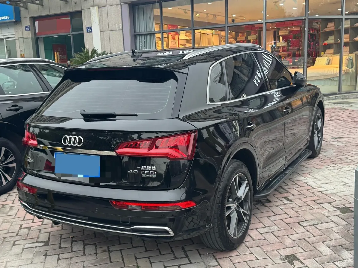 2020 Audi Q5L 2.0T 190HP L4 7DCT,autocango,china used car exporter,china ev exporter,chinese used car exporter,chinese used ev exporter