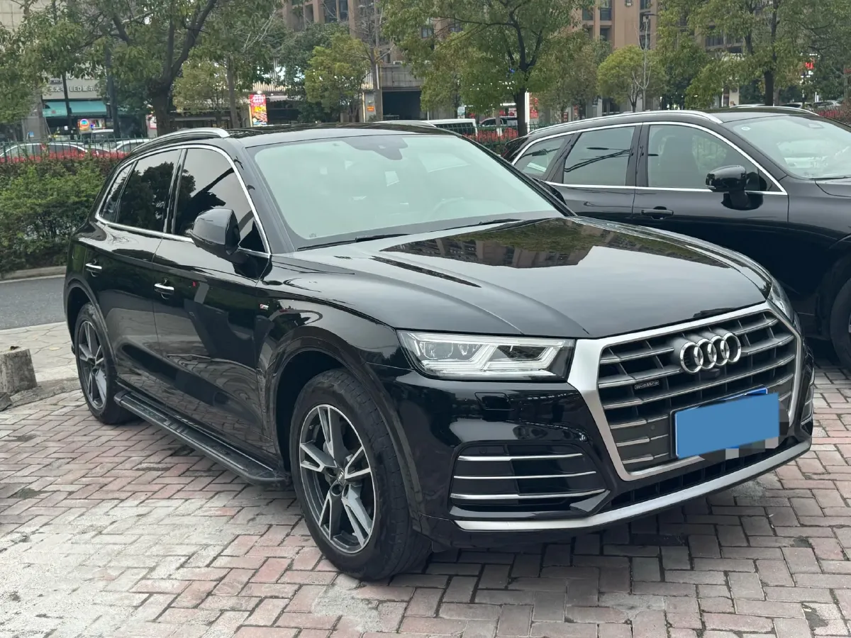 2020 Audi Q5L 2.0T 190HP L4 7DCT,autocango,china used car exporter,china ev exporter,chinese used car exporter,chinese used ev exporter