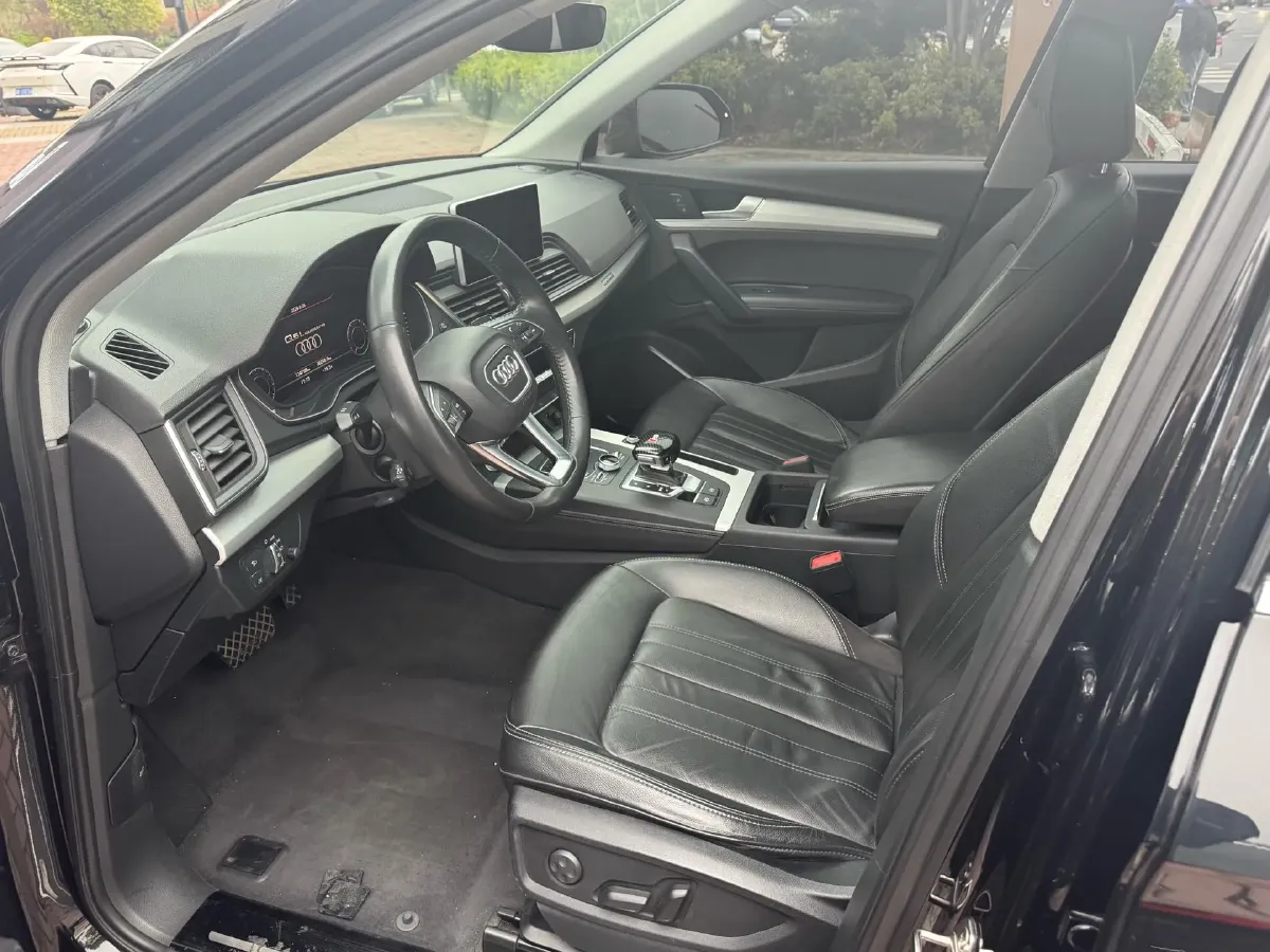 2020 Audi Q5L 2.0T 190HP L4 7DCT,autocango,china used car exporter,china ev exporter,chinese used car exporter,chinese used ev exporter