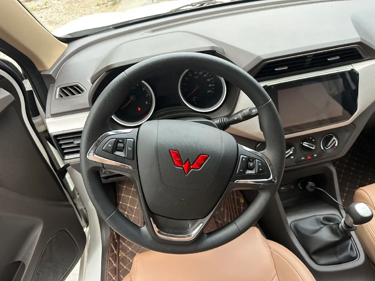 2021 WuLing HongGuang 1.5L 99HP L4 6MT,autocango,china used car exporter,china ev exporter,chinese used car exporter,chinese used ev exporter