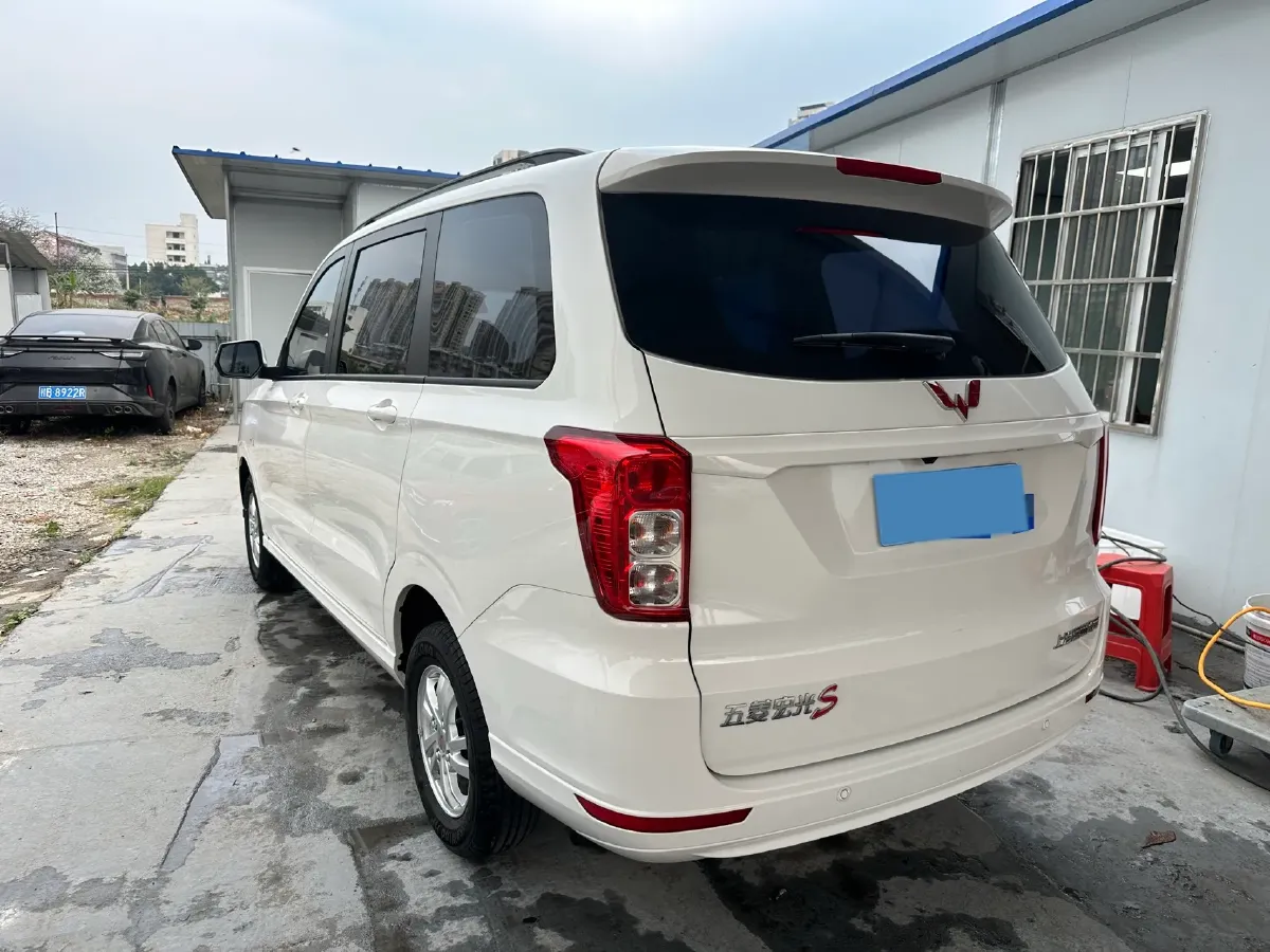 2021 WuLing HongGuang 1.5L 99HP L4 6MT,autocango,china used car exporter,china ev exporter,chinese used car exporter,chinese used ev exporter