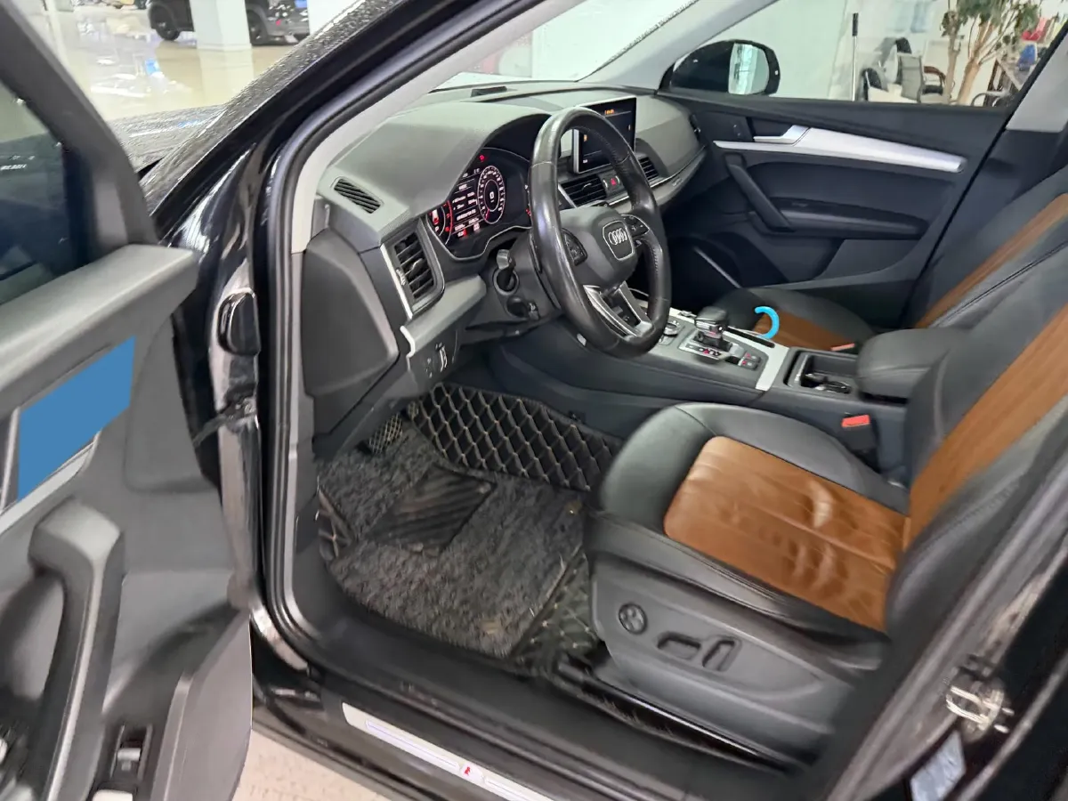 2020 Audi Q5L 2.0T 190HP L4 7DCT,autocango,china used car exporter,china ev exporter,chinese used car exporter,chinese used ev exporter