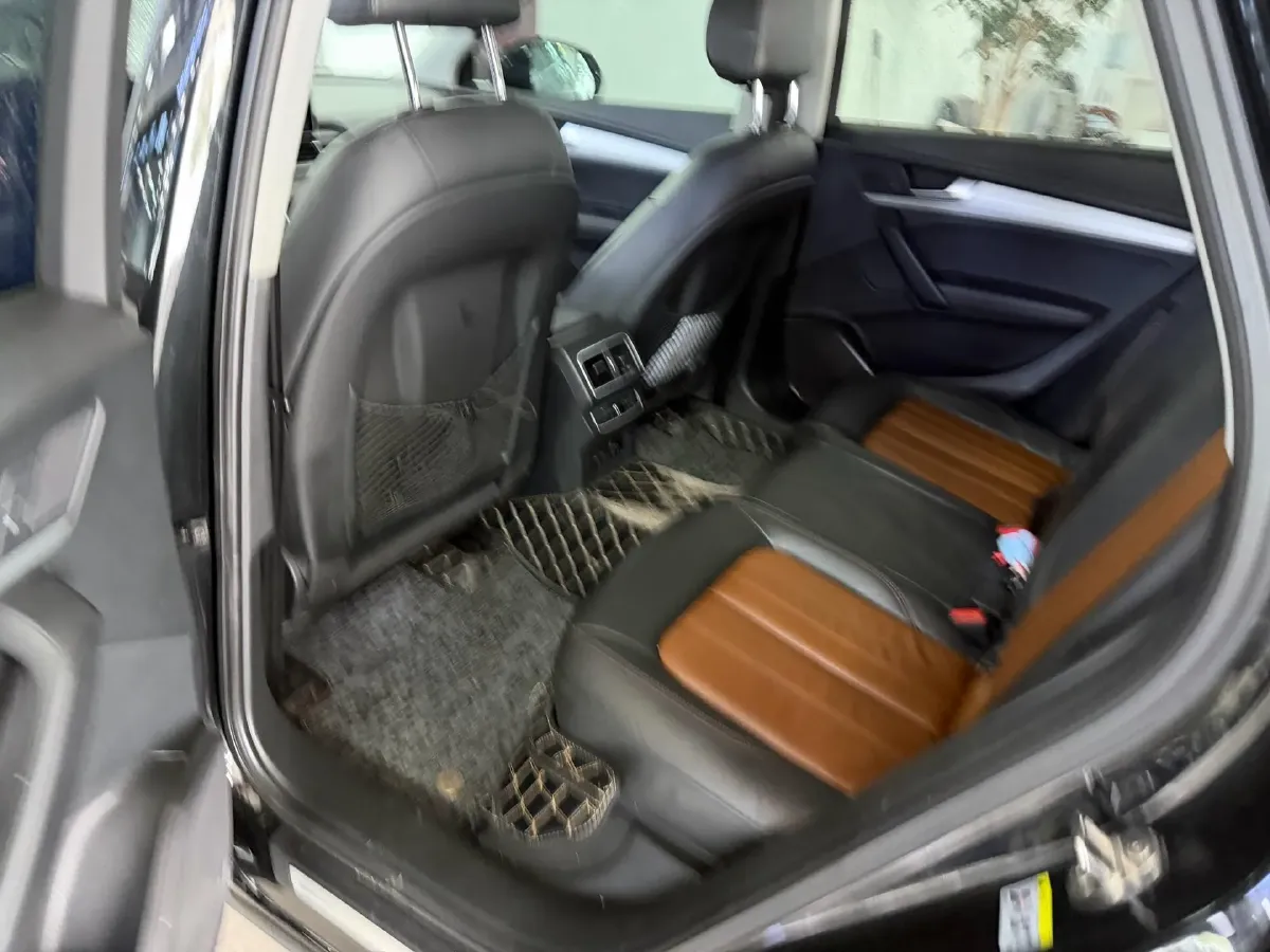 2020 Audi Q5L 2.0T 190HP L4 7DCT,autocango,china used car exporter,china ev exporter,chinese used car exporter,chinese used ev exporter