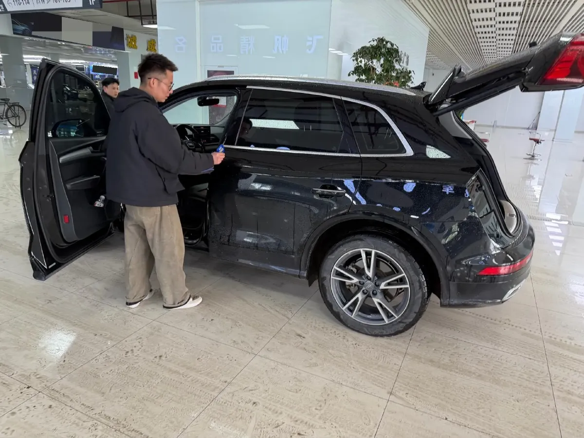 2020 Audi Q5L 2.0T 190HP L4 7DCT,autocango,china used car exporter,china ev exporter,chinese used car exporter,chinese used ev exporter