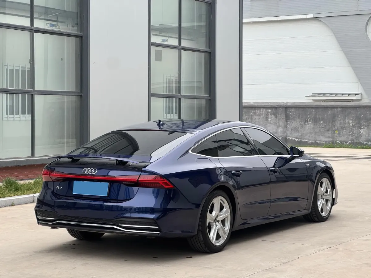 2021 Audi A7 2.0T 190HP L4 7DCT,autocango,china used car exporter,china ev exporter,chinese used car exporter,chinese used ev exporter