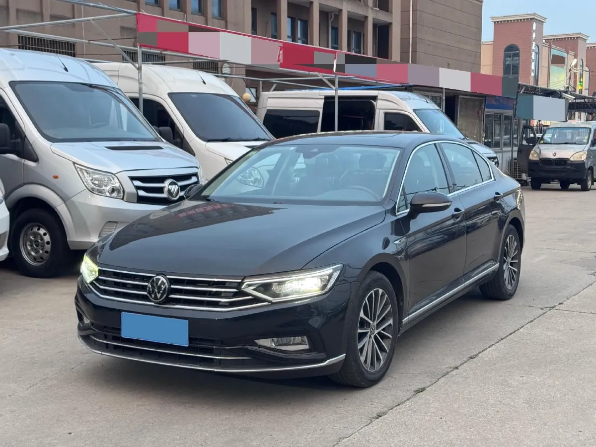2020 Volkswagen Magotan 2.0T 220HP L4 7DCT,autocango,china used car exporter,china ev exporter,chinese used car exporter,chinese used ev exporter
