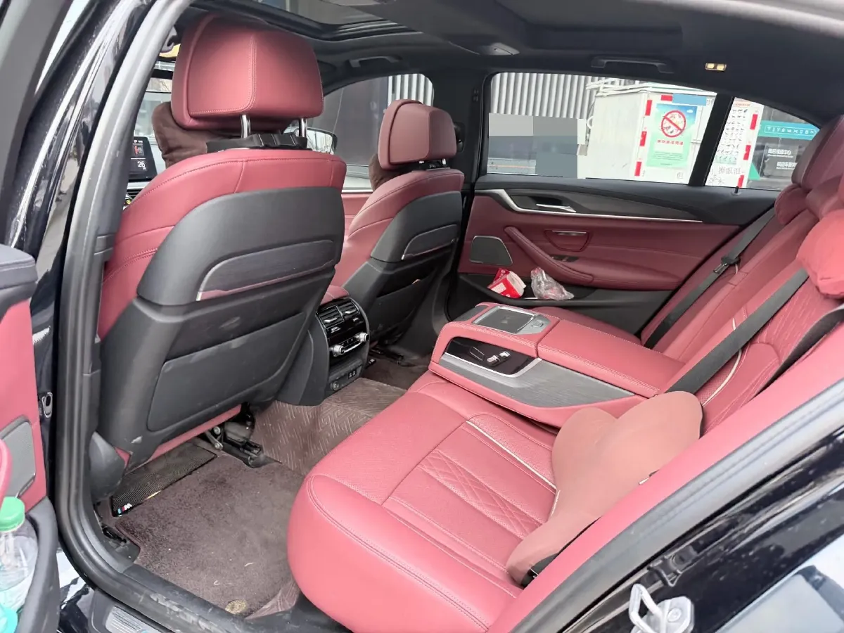 2022 BMW 5 Series 2.0T 252HP L4 8AT,autocango,china used car exporter,china ev exporter,chinese used car exporter,chinese used ev exporter