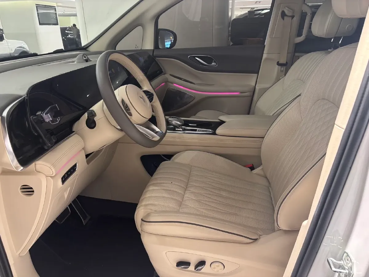 2022 Voyah Dream 1.5T 136HP L4 PHEV 25.57KWH,autocango,china used car exporter,china ev exporter,chinese used car exporter,chinese used ev exporter