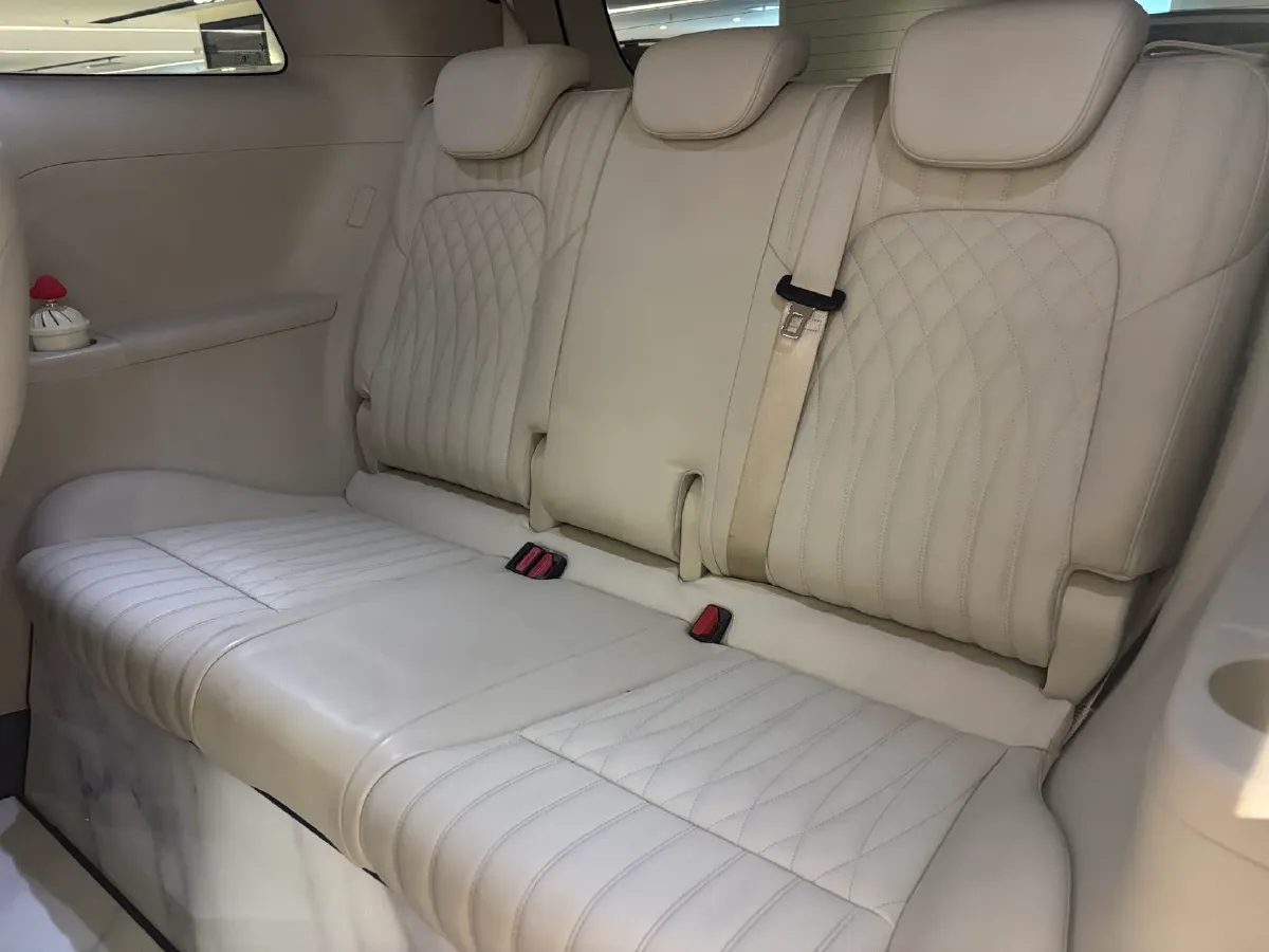 2022 Voyah Dream 1.5T 136HP L4 PHEV 25.57KWH,autocango,china used car exporter,china ev exporter,chinese used car exporter,chinese used ev exporter