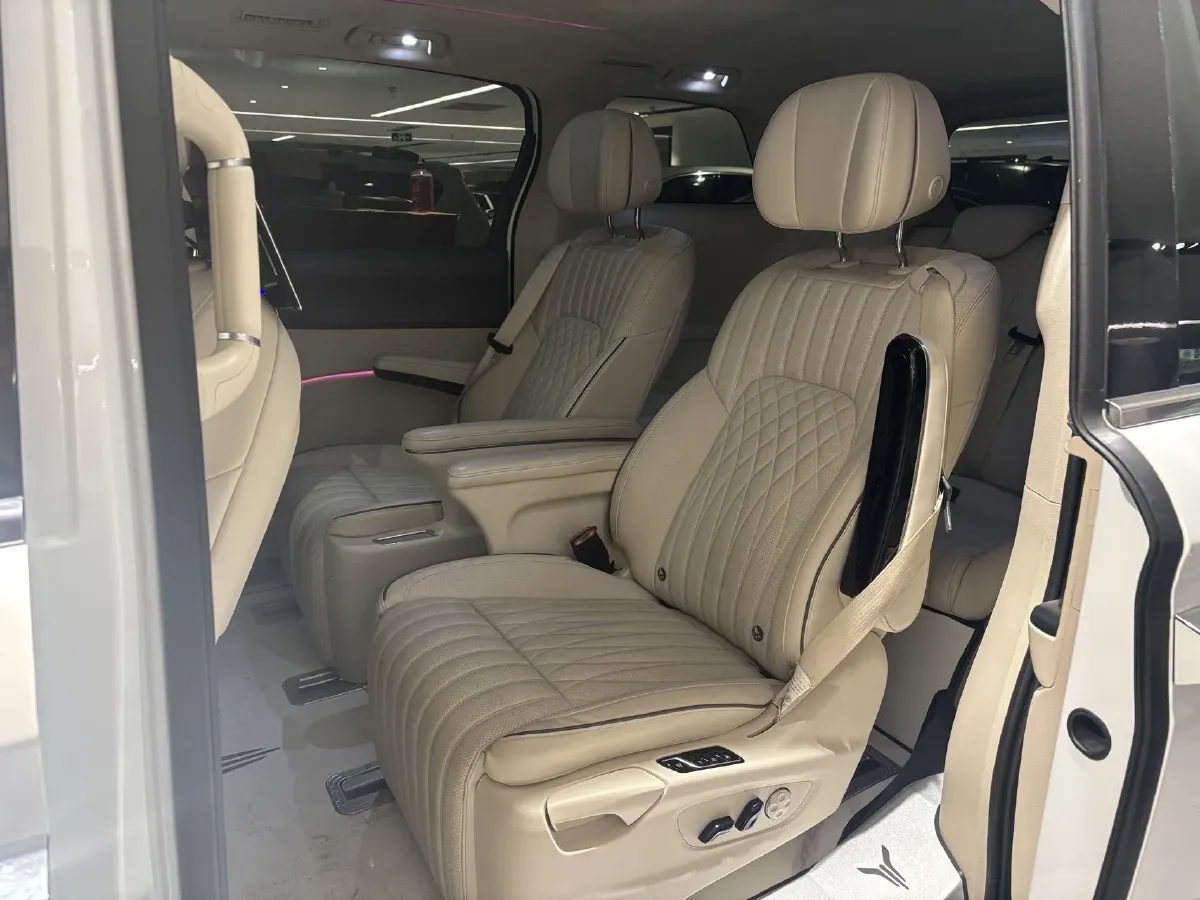 2022 Voyah Dream 1.5T 136HP L4 PHEV 25.57KWH,autocango,china used car exporter,china ev exporter,chinese used car exporter,chinese used ev exporter