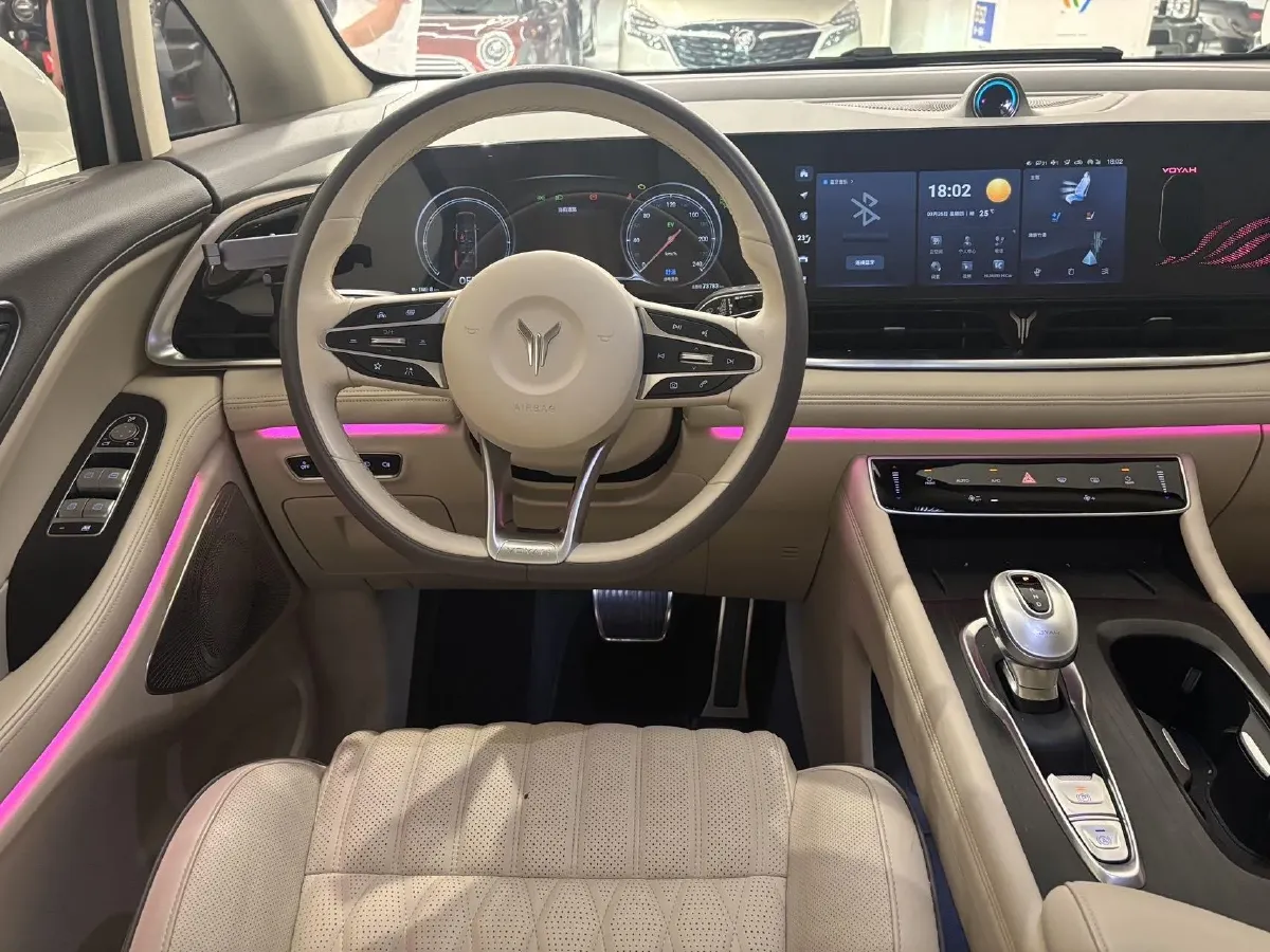 2022 Voyah Dream 1.5T 136HP L4 PHEV 25.57KWH,autocango,china used car exporter,china ev exporter,chinese used car exporter,chinese used ev exporter