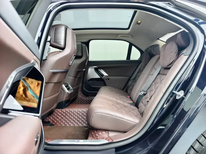 2023 BMW 3.0T 333HP L6 8AT,autocango,china used car exporter,china ev exporter,chinese used car exporter,chinese used ev exporter