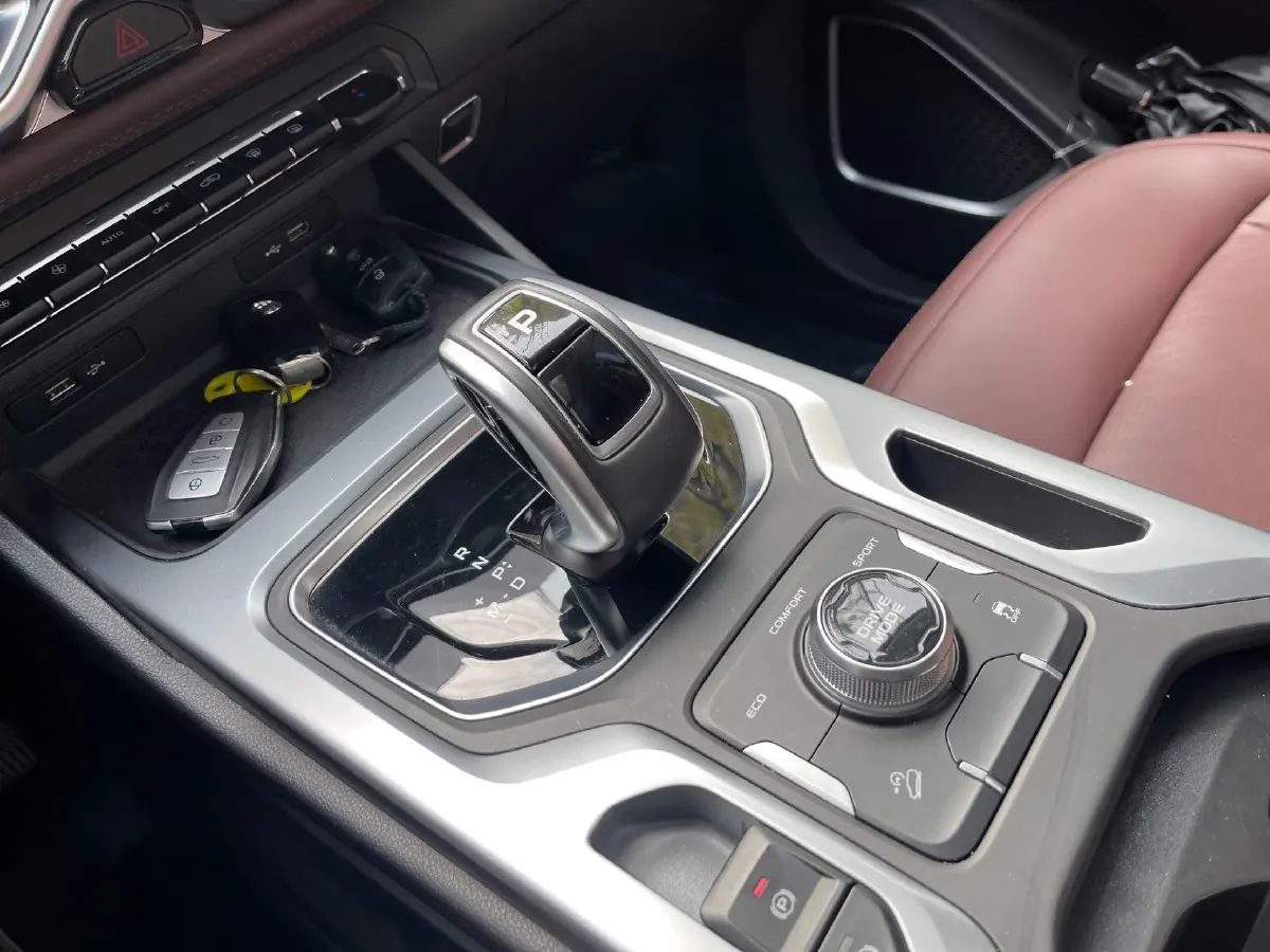 2022 Geely Okavango 1.8T 184HP L4 7DCT,autocango,china used car exporter,china ev exporter,chinese used car exporter,chinese used ev exporter