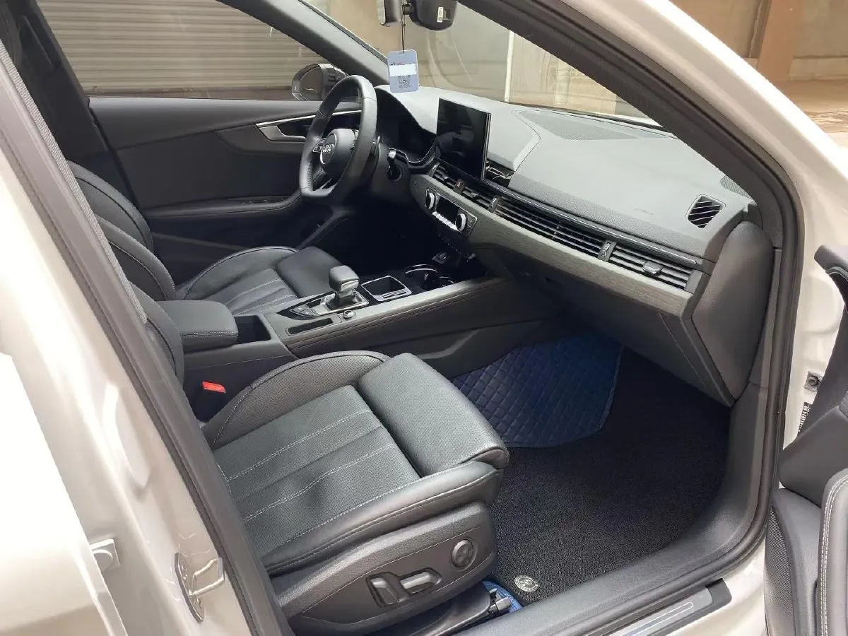 2023 Audi A4L 2.0T 190HP L4 7DCT,autocango,china used car exporter,china ev exporter,chinese used car exporter,chinese used ev exporter