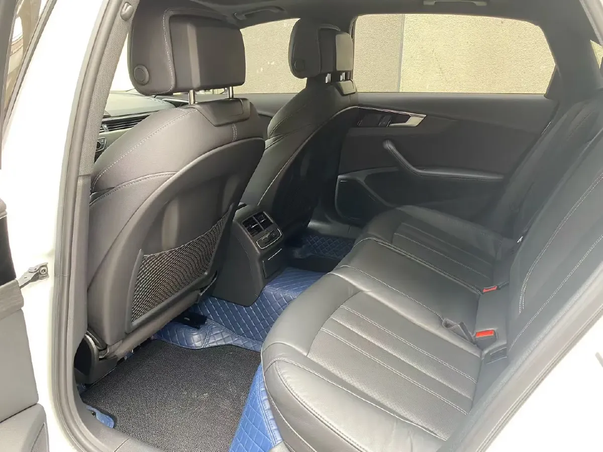 2023 Audi A4L 2.0T 190HP L4 7DCT,autocango,china used car exporter,china ev exporter,chinese used car exporter,chinese used ev exporter