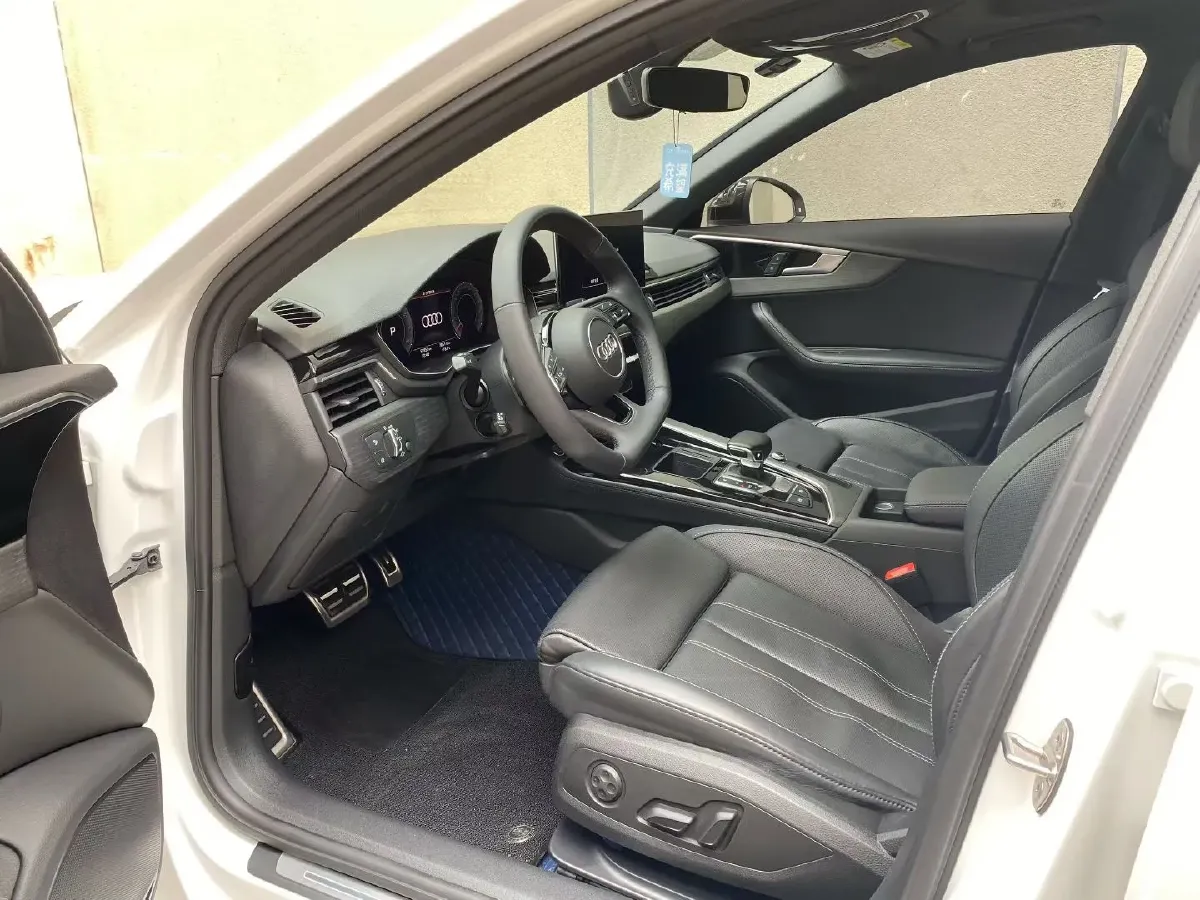 2023 Audi A4L 2.0T 190HP L4 7DCT,autocango,china used car exporter,china ev exporter,chinese used car exporter,chinese used ev exporter