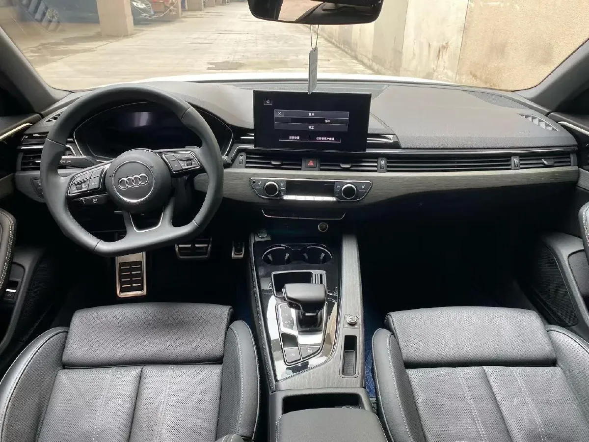 2023 Audi A4L 2.0T 190HP L4 7DCT,autocango,china used car exporter,china ev exporter,chinese used car exporter,chinese used ev exporter