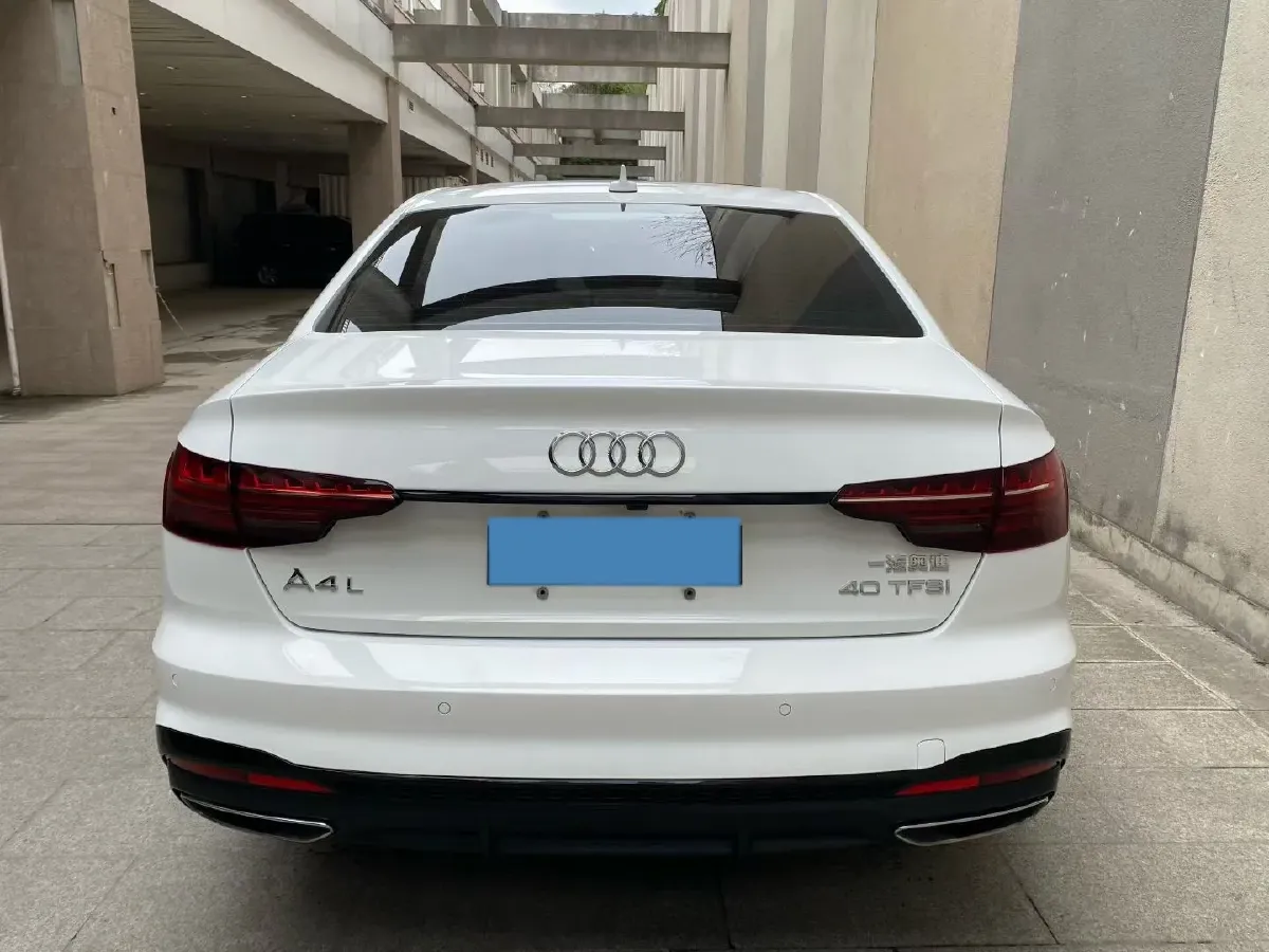2023 Audi A4L 2.0T 190HP L4 7DCT,autocango,china used car exporter,china ev exporter,chinese used car exporter,chinese used ev exporter