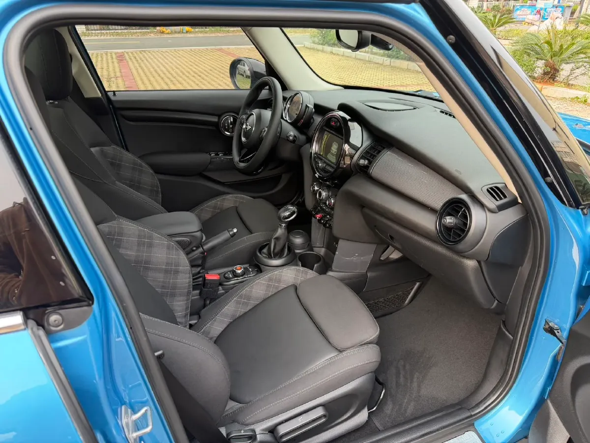 2016 MINI MINI 1.5T 136HP L3 6AT,autocango,china used car exporter,china ev exporter,chinese used car exporter,chinese used ev exporter