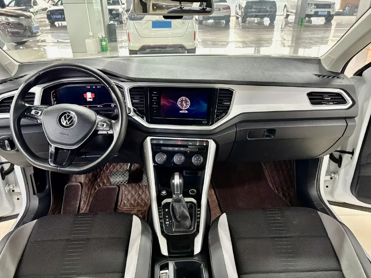 2022 Volkswagen T-Roc 1.4T 150HP L4 7DCT,autocango,china used car exporter,china ev exporter,chinese used car exporter,chinese used ev exporter