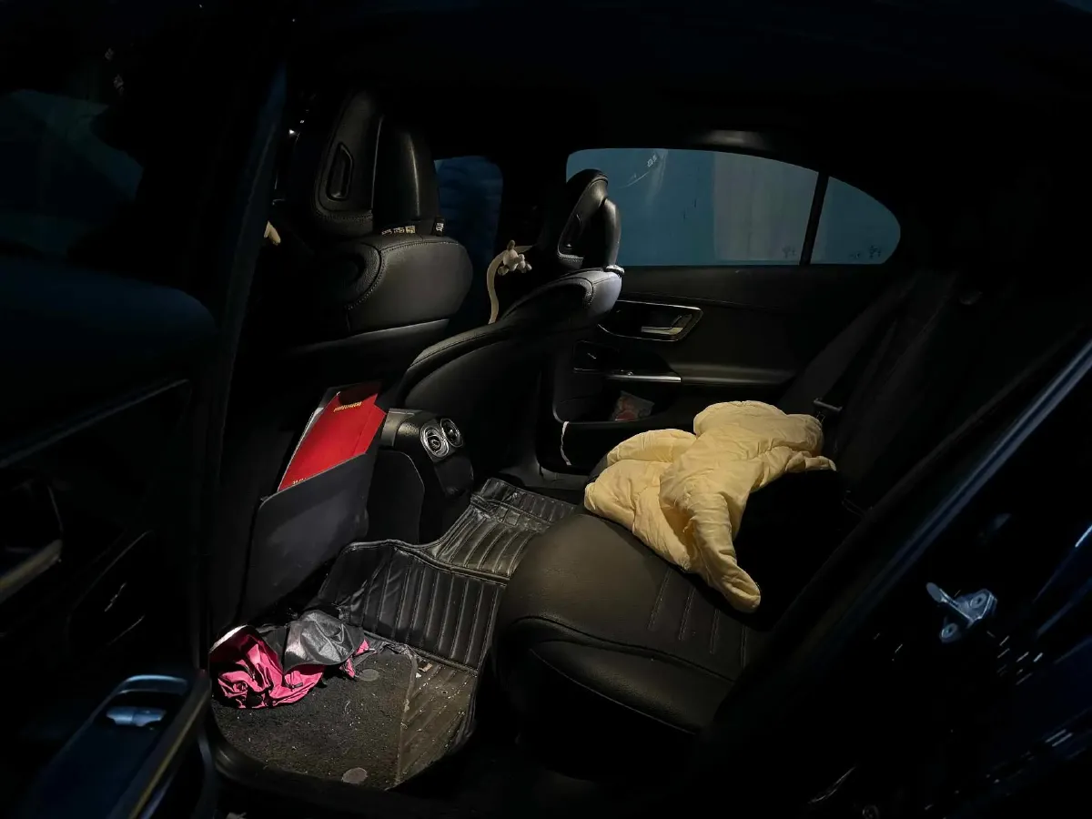 2023 Mercedes-Benz C Class 2.0T 204HP L4 9AT PHEV 25.4KWH,autocango,china used car exporter,china ev exporter,chinese used car exporter,chinese used ev exporter