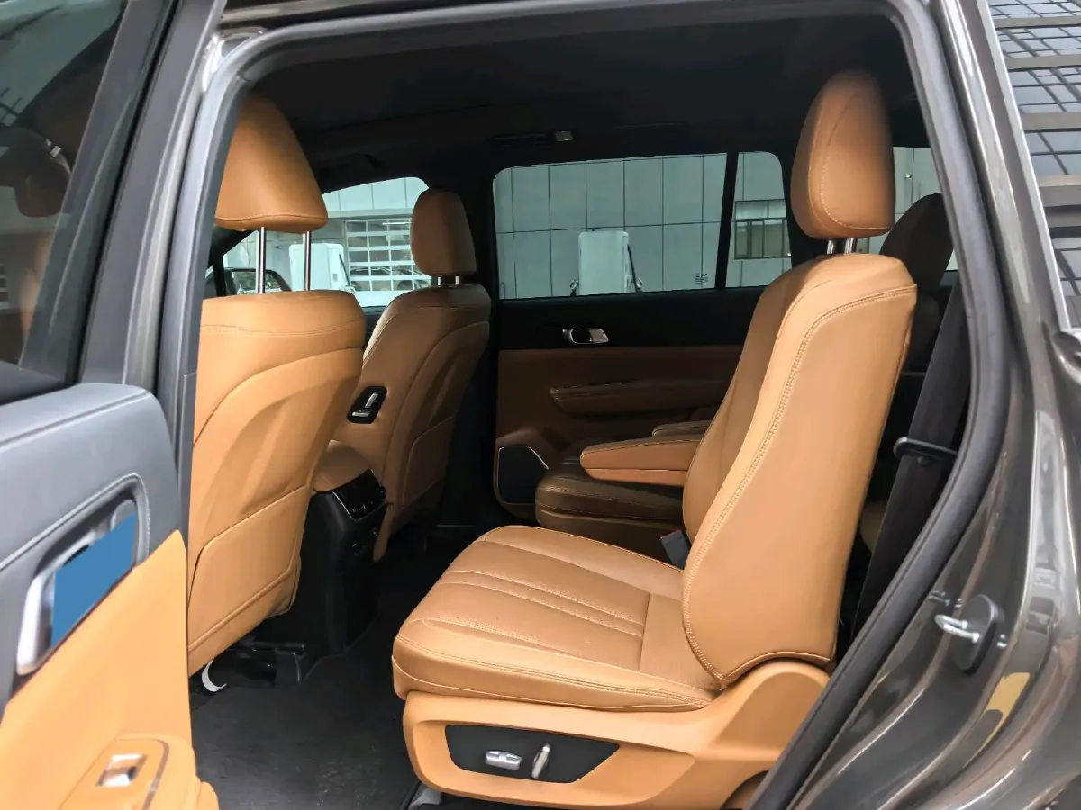 2020 Li ONE Range Extended 131HP REEV 40.5KWH,autocango,china used car exporter,china ev exporter,chinese used car exporter,chinese used ev exporter