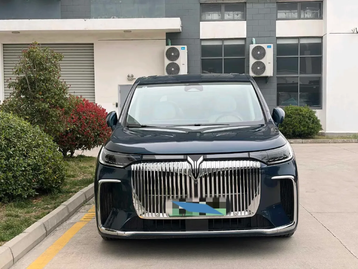 2025 Voyah Dream 1.5T 150HP L4 PHEV 41.7KWH,autocango,china used car exporter,china ev exporter,chinese used car exporter,chinese used ev exporter