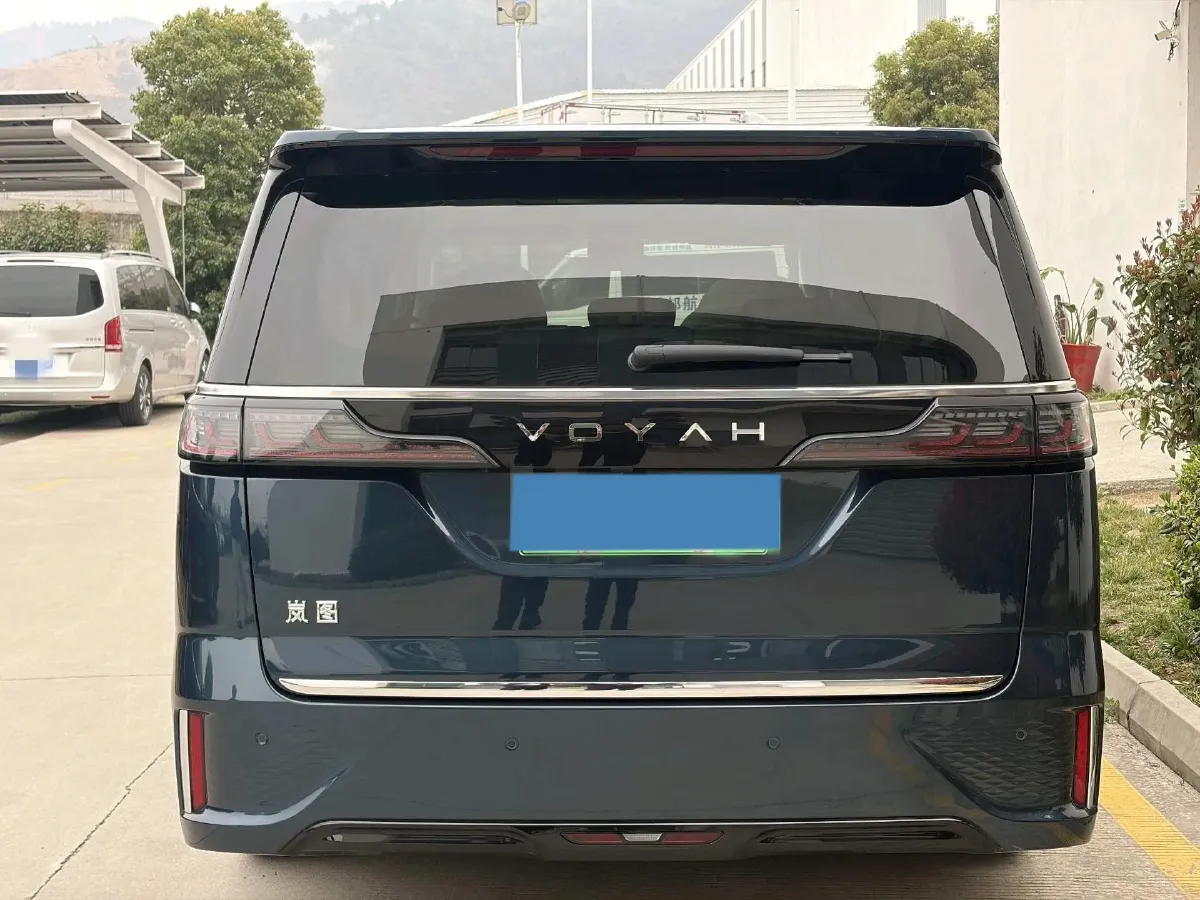 2025 Voyah Dream 1.5T 150HP L4 PHEV 41.7KWH,autocango,china used car exporter,china ev exporter,chinese used car exporter,chinese used ev exporter