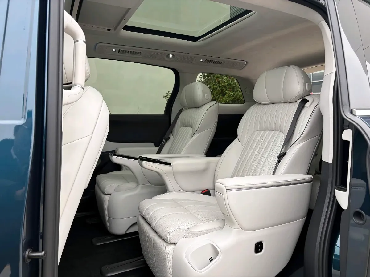 2025 Voyah Dream 1.5T 150HP L4 PHEV 41.7KWH,autocango,china used car exporter,china ev exporter,chinese used car exporter,chinese used ev exporter