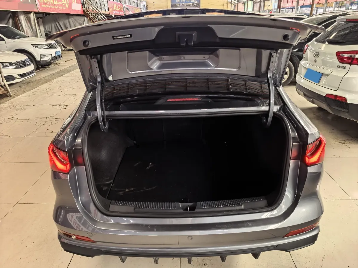 2023 Roewe i5 1.5L 129HP L4 5MT,autocango,china used car exporter,china ev exporter,chinese used car exporter,chinese used ev exporter