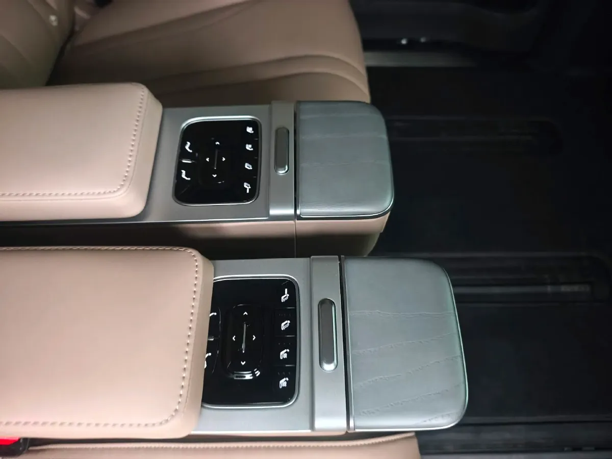 2024 Xpeng X9 BEV 101.5KWH,autocango,china used car exporter,china ev exporter,chinese used car exporter,chinese used ev exporter