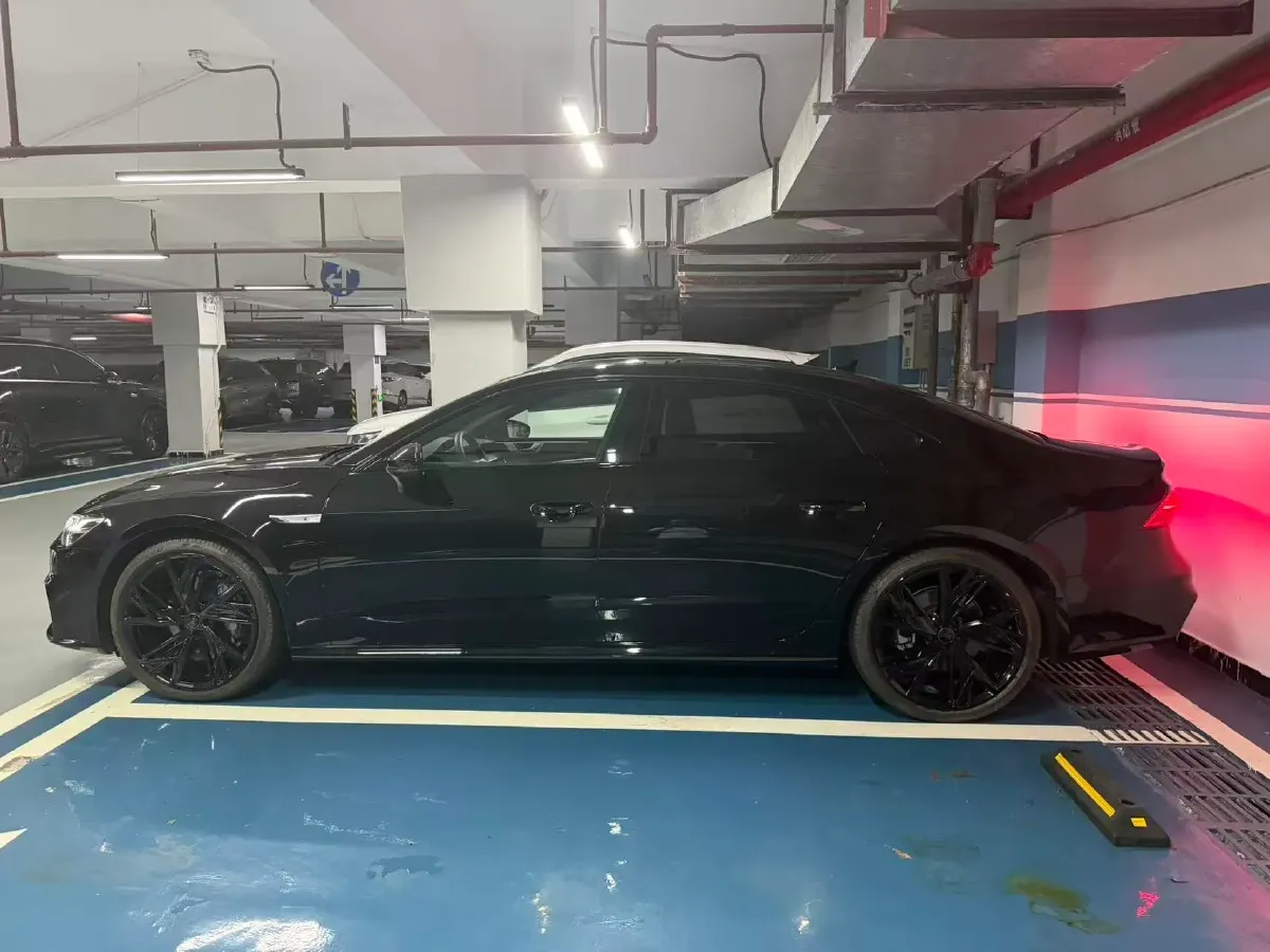2024 Audi A7L 2.0T 245HP L4 7DCT,autocango,china used car exporter,china ev exporter,chinese used car exporter,chinese used ev exporter