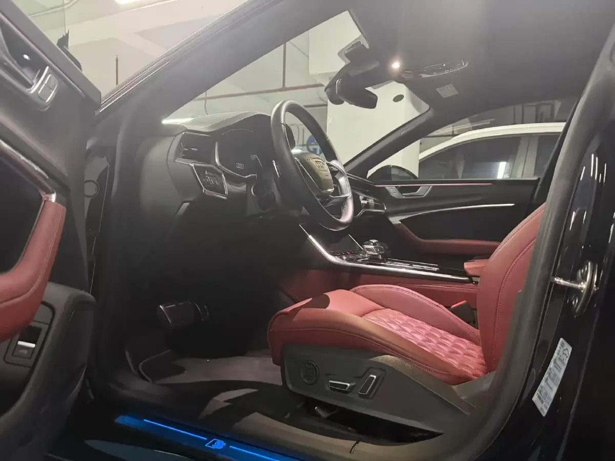 2024 Audi A7L 2.0T 245HP L4 7DCT,autocango,china used car exporter,china ev exporter,chinese used car exporter,chinese used ev exporter