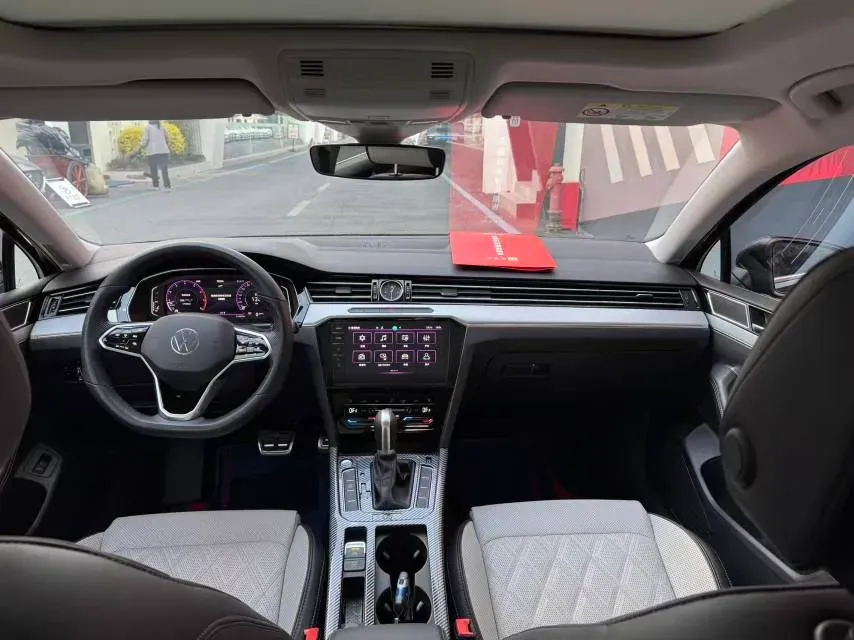 2023 Volkswagen Magotan 2.0T 186HP L4 7DCT,autocango,china used car exporter,china ev exporter,chinese used car exporter,chinese used ev exporter