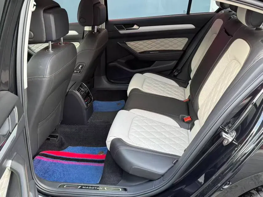 2023 Volkswagen Magotan 2.0T 186HP L4 7DCT,autocango,china used car exporter,china ev exporter,chinese used car exporter,chinese used ev exporter