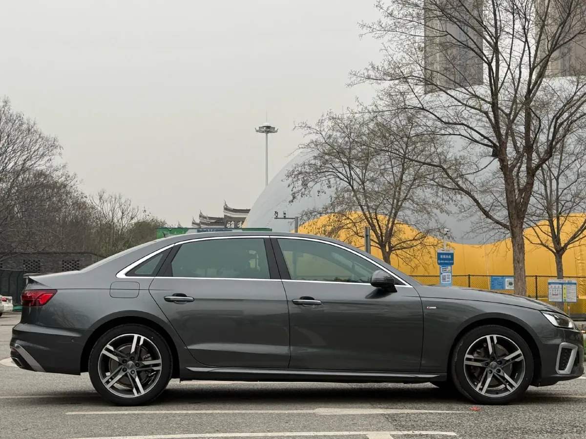 2020 Audi A4L 2.0T 190HP L4 7DCT,autocango,china used car exporter,china ev exporter,chinese used car exporter,chinese used ev exporter