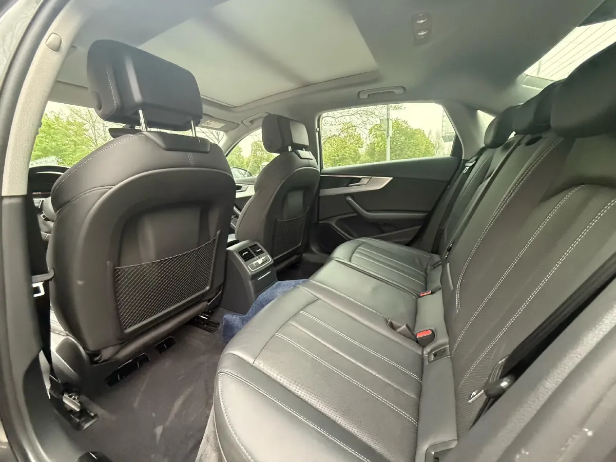 2020 Audi A4L 2.0T 190HP L4 7DCT,autocango,china used car exporter,china ev exporter,chinese used car exporter,chinese used ev exporter