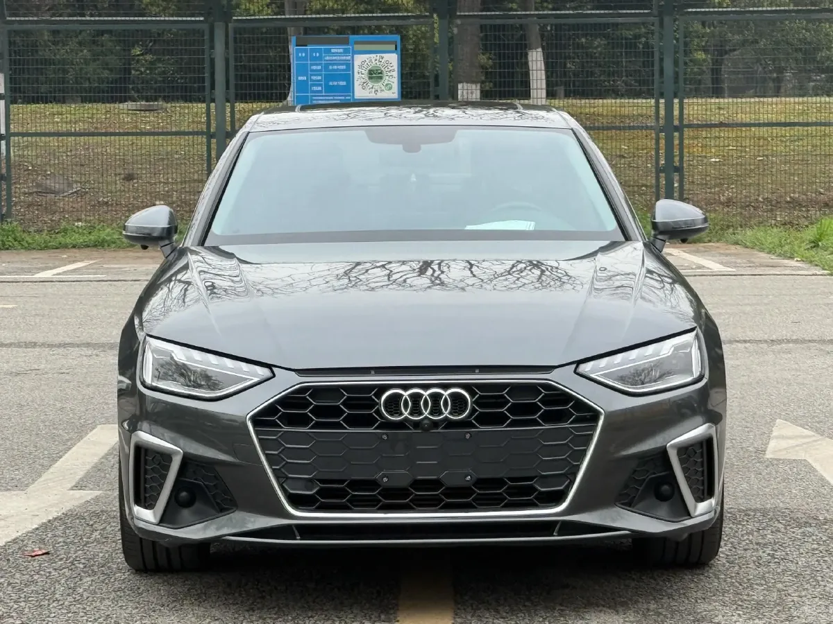 2020 Audi A4L 2.0T 190HP L4 7DCT,autocango,china used car exporter,china ev exporter,chinese used car exporter,chinese used ev exporter