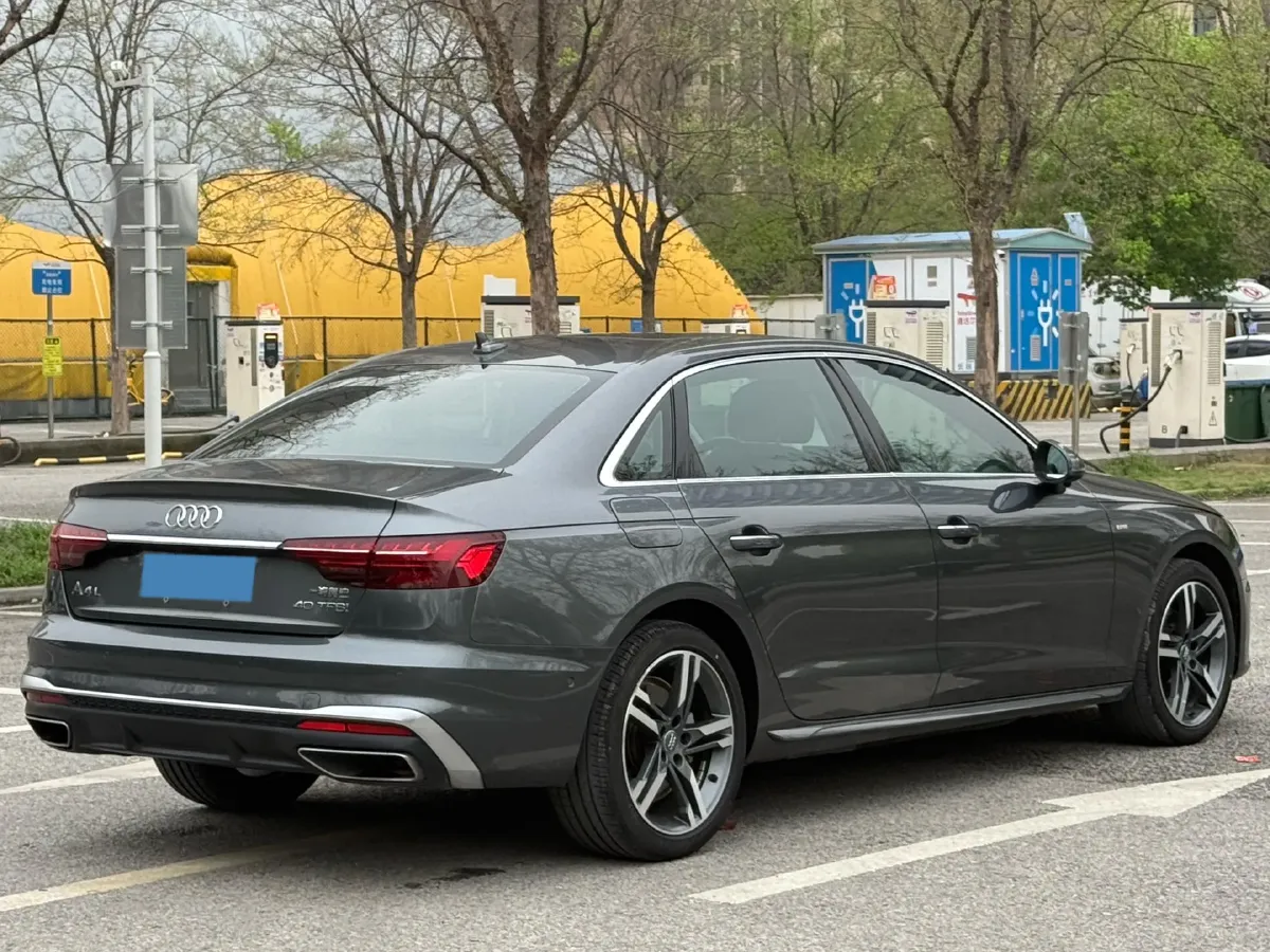 2020 Audi A4L 2.0T 190HP L4 7DCT,autocango,china used car exporter,china ev exporter,chinese used car exporter,chinese used ev exporter