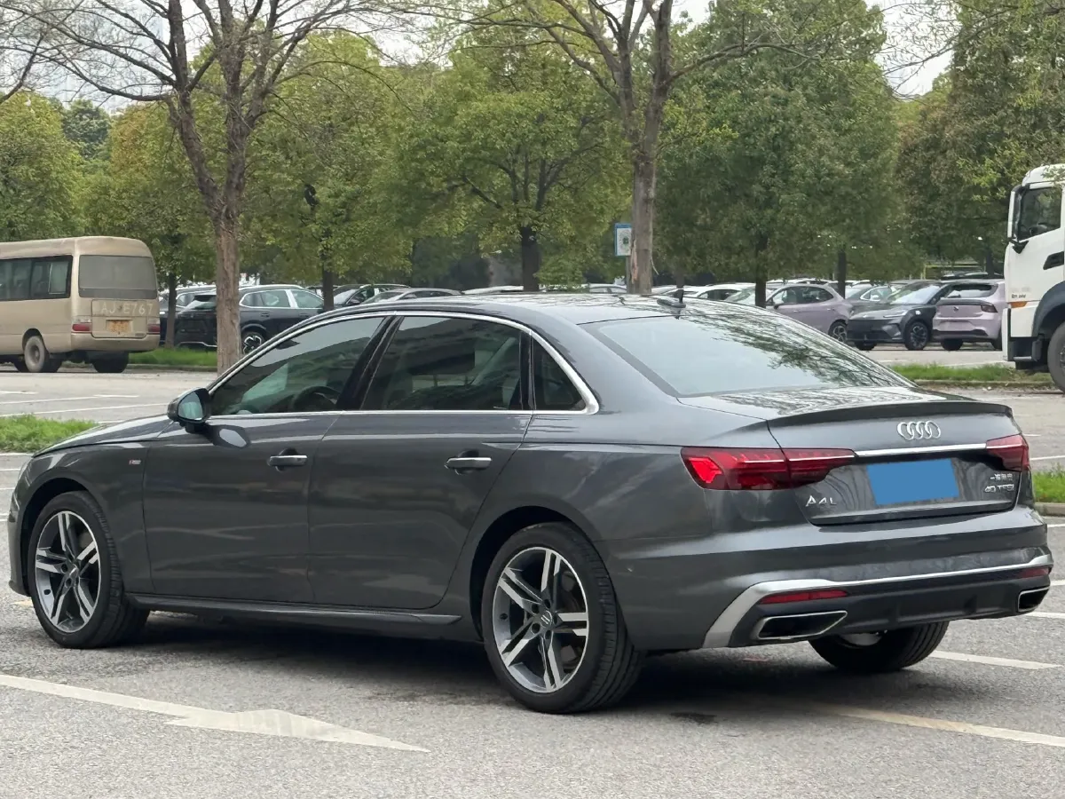 2020 Audi A4L 2.0T 190HP L4 7DCT,autocango,china used car exporter,china ev exporter,chinese used car exporter,chinese used ev exporter