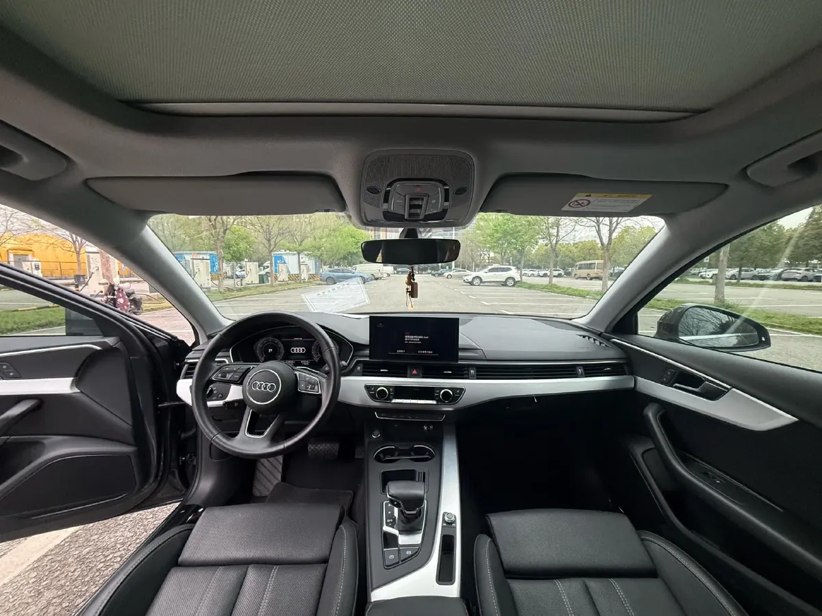 2020 Audi A4L 2.0T 190HP L4 7DCT,autocango,china used car exporter,china ev exporter,chinese used car exporter,chinese used ev exporter