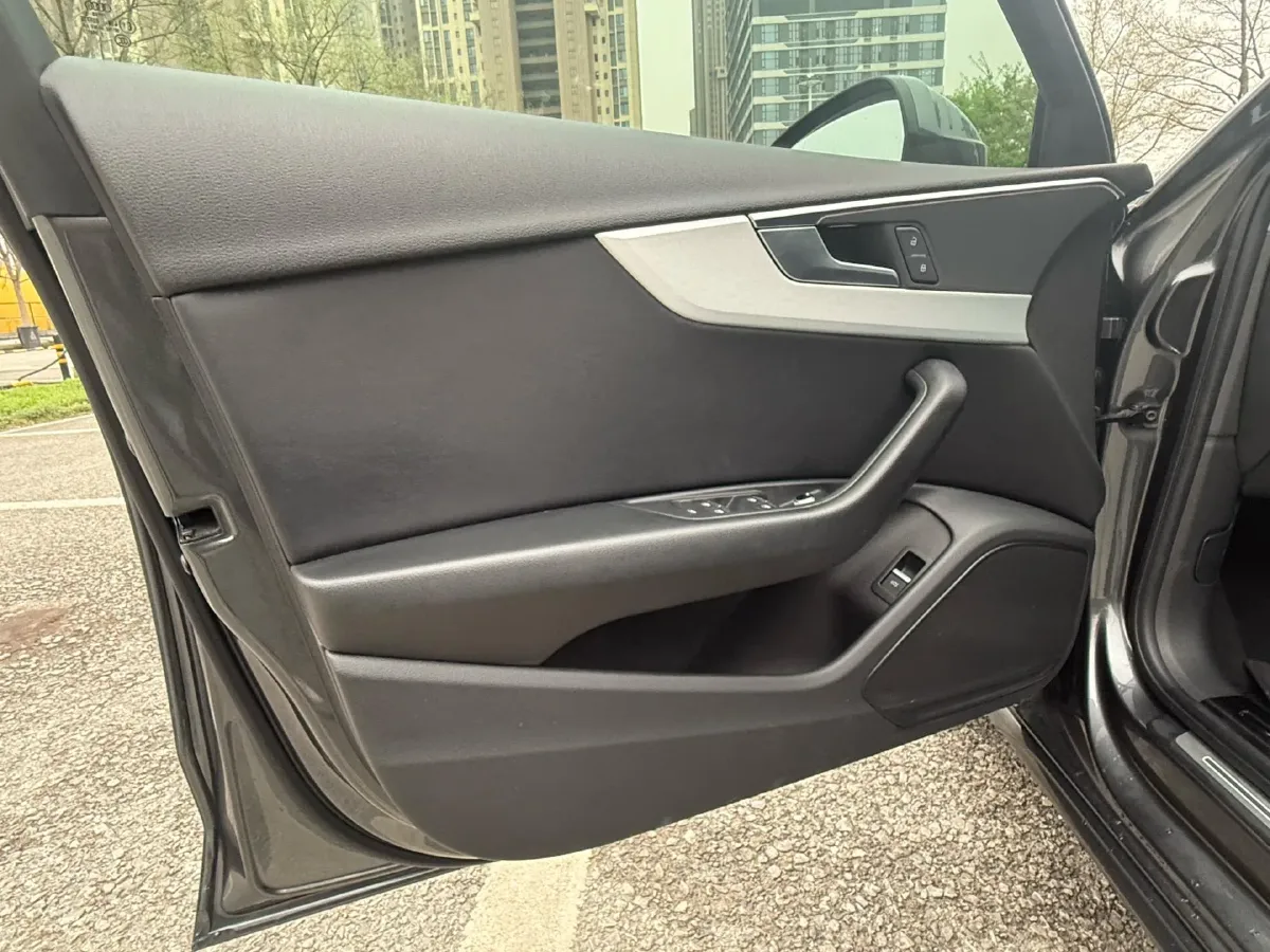 2020 Audi A4L 2.0T 190HP L4 7DCT,autocango,china used car exporter,china ev exporter,chinese used car exporter,chinese used ev exporter