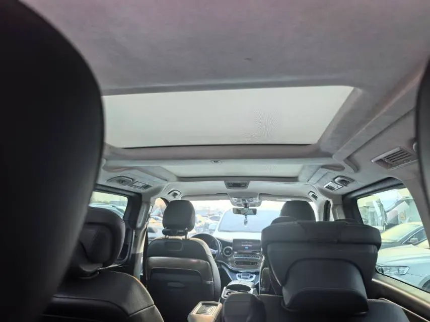 2021 Mercedes-Benz V Class 2.0T 211HP L4 9AT,autocango,china used car exporter,china ev exporter,chinese used car exporter,chinese used ev exporter