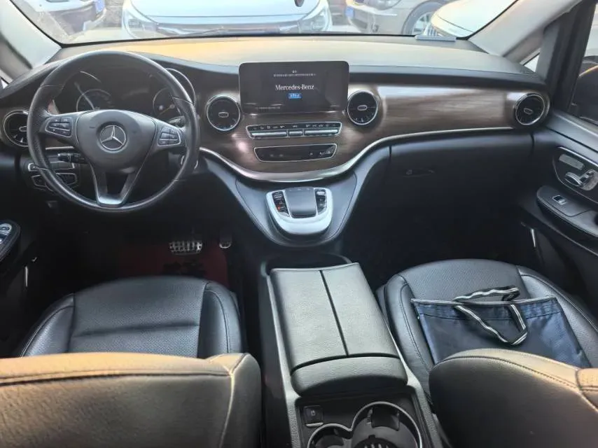 2021 Mercedes-Benz V Class 2.0T 211HP L4 9AT,autocango,china used car exporter,china ev exporter,chinese used car exporter,chinese used ev exporter