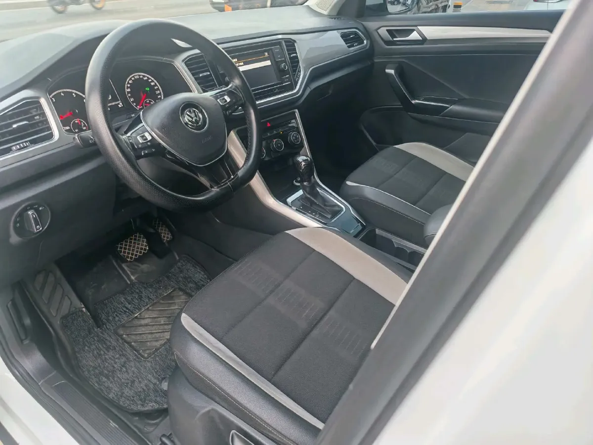 2019 Volkswagen T-Roc 1.4T 131HP L4 7DCT,autocango,china used car exporter,china ev exporter,chinese used car exporter,chinese used ev exporter