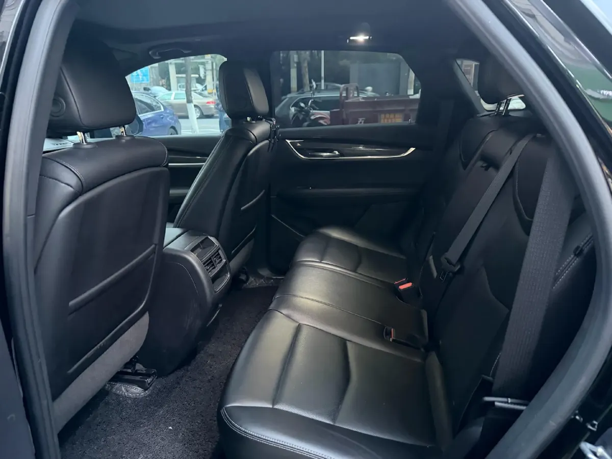 2022 Cadillac XT5 2.0T 237HP L4 9AT,autocango,china used car exporter,china ev exporter,chinese used car exporter,chinese used ev exporter