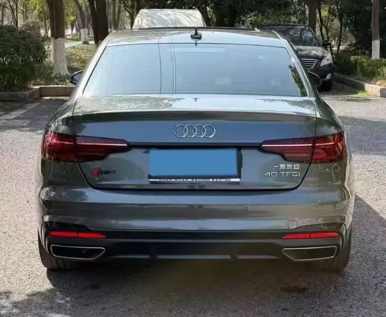 2022 Audi A4L 2.0T 190HP L4 7DCT,autocango,china used car exporter,china ev exporter,chinese used car exporter,chinese used ev exporter