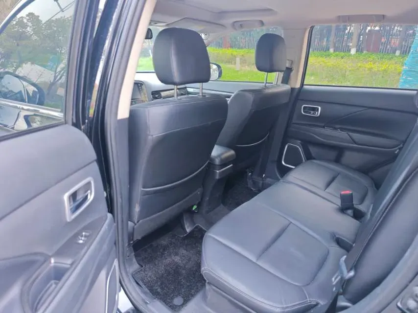 2018 Mitsubishi Outlander 2.4L 192HP L4 CVT,autocango,china used car exporter,china ev exporter,chinese used car exporter,chinese used ev exporter